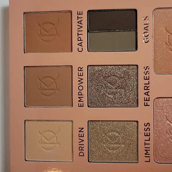 Kenia Ontiveros Beauty Glow and Go Kit - Picture 5 of 6